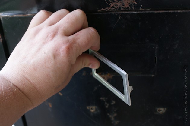 Looking for a way to store all those pieces of fabric you've been collecting? Well it ends up a 2 drawer file cabinet might be the answer to your problems!