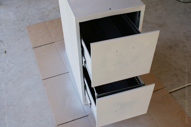 Looking for a way to store all those pieces of fabric you've been collecting? Well it ends up a 2 drawer file cabinet might be the answer to your problems!