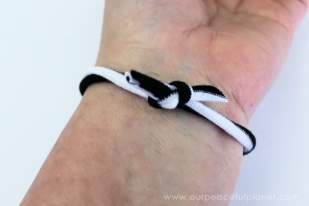 You got 3 minutes? Got an old t-shirt? Add in heart shaped pony beads and now you've got 3 minute DIY bracelets! Great for Valentine's Day! (Free tags.)