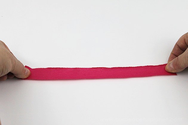 You got 3 minutes? Got an old t-shirt? Add in heart shaped pony beads and now you've got 3 minute DIY bracelets! Great for Valentine's Day! (Free tags.)