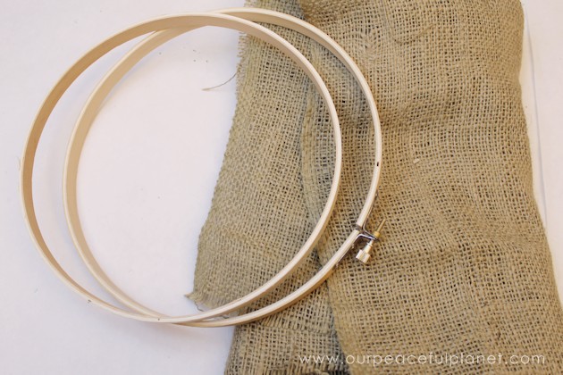 Quickly & inexpensively decorate your door or walls with this burlap wreath! All you need is a little burlap material & one side of an 8" embroidery hoop.