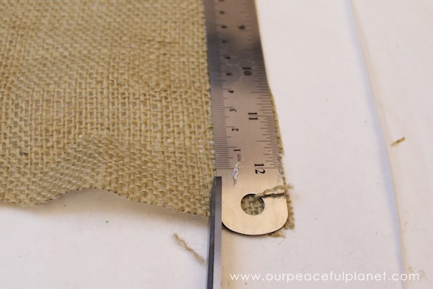 Quickly & inexpensively decorate your door or walls with this burlap wreath! All you need is a little burlap material & one side of an 8" embroidery hoop.