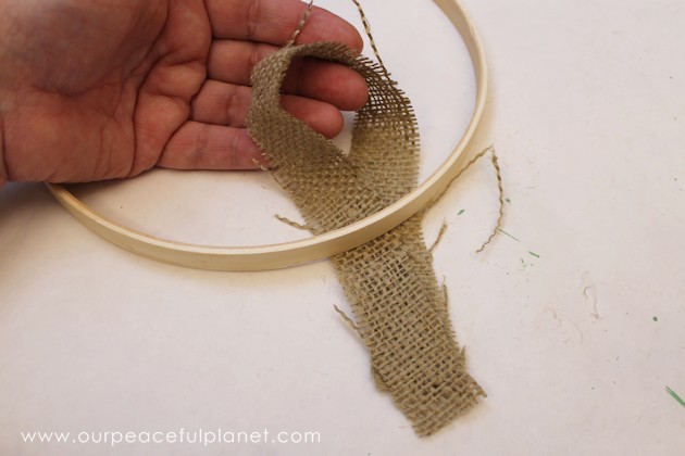 Quickly & inexpensively decorate your door or walls with this burlap wreath! All you need is a little burlap material & one side of an 8" embroidery hoop.