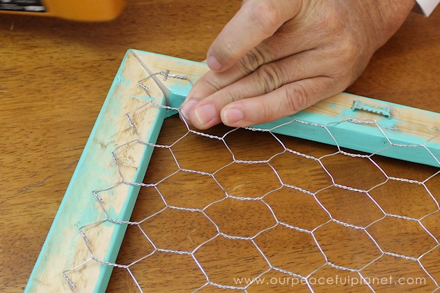 A country chicken wire frame memo board that will brighten up your kitchen with its pretty pinecone succulents. It holds useful items plus photos & quotes!