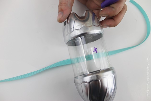 This lovely and useful contemporary baker's twine string dispenser is part of our matching contemporary kitchen craft series. It's easy and fun to make! 