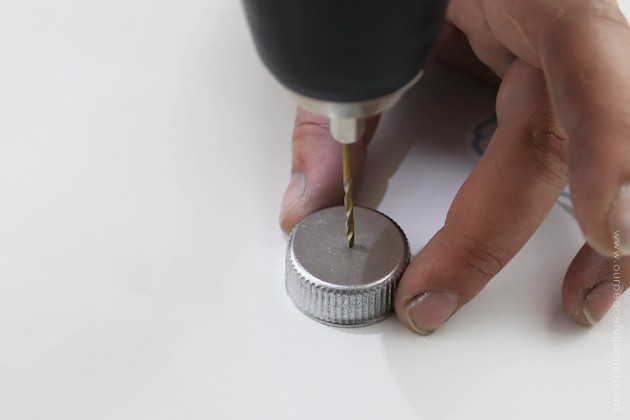 This lovely and useful contemporary baker's twine string dispenser is part of our matching contemporary kitchen craft series. It's easy and fun to make! 