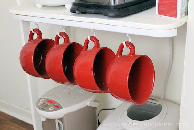 We've got some great kitchen decorating ideas, some that only cost a dollar or two and look beautiful! See if there's anything you can use for your own kitchen!