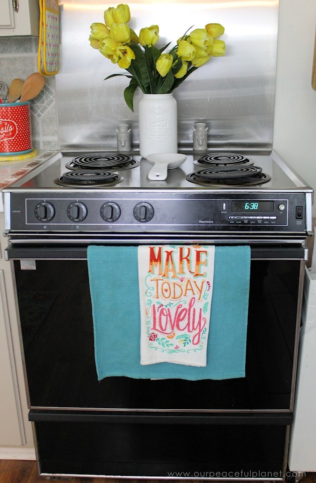 We've got some great kitchen decorating ideas, some that only cost a dollar or two and look beautiful! See if there's anything you can use for your own kitchen!