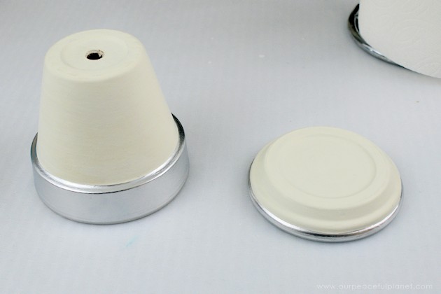 This elegant DIY sugar dispenser will add some beauty to your kitchen. It's made from a clay pot and a glass bowl and is inexpensive and simple to create!