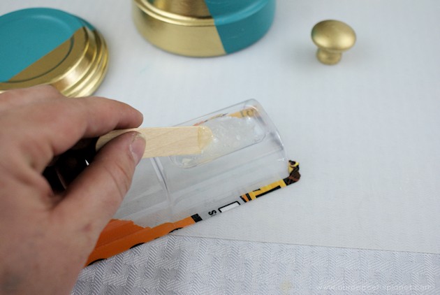 A beautiful gold & teal version of the classic DIY gumball machine, made from a clay pot & a glass bowl. Use it for gum, candy or a variety of other things!
