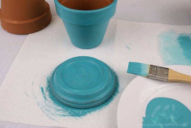 A beautiful gold & teal version of the classic DIY gumball machine, made from a clay pot & a glass bowl. Use it for gum, candy or a variety of other things!