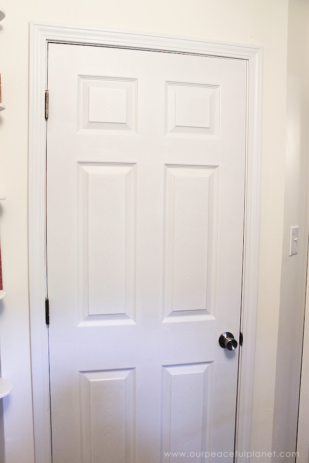 Add space and convenience to your small kitchen with this simple DIY pantry! It has floor to ceiling shelves, a door and it fits perfectly into a corner.