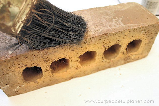 You won't believe how easy & inexpensive it is to do a dramatic fireplace makeover! All you need is some normal paint and a wadded up paper bag. No kidding!