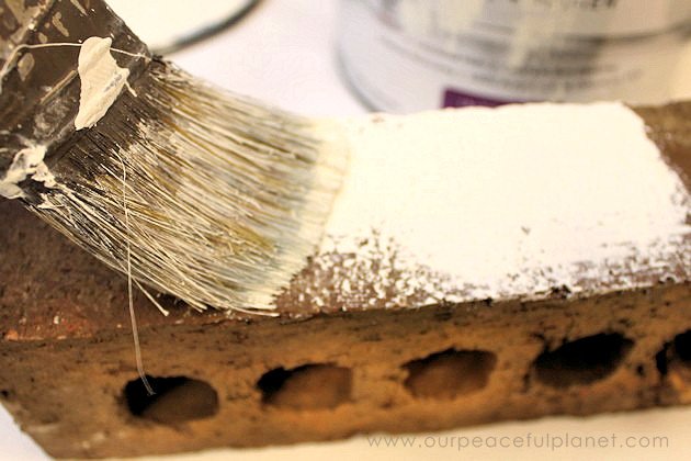 You won't believe how easy & inexpensive it is to do a dramatic fireplace makeover! All you need is some normal paint and a wadded up paper bag. No kidding!