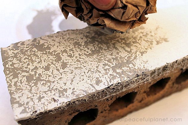 You won't believe how easy & inexpensive it is to do a dramatic fireplace makeover! All you need is some normal paint and a wadded up paper bag. No kidding!