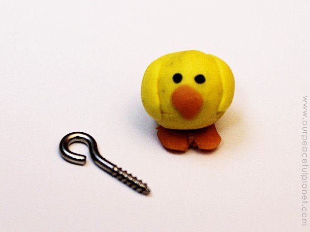 A quick yet personal Easter Gift you can make for any age. These little chickadees are simple and inexpensive. "Wrap" in a plastic egg for a personal touch!