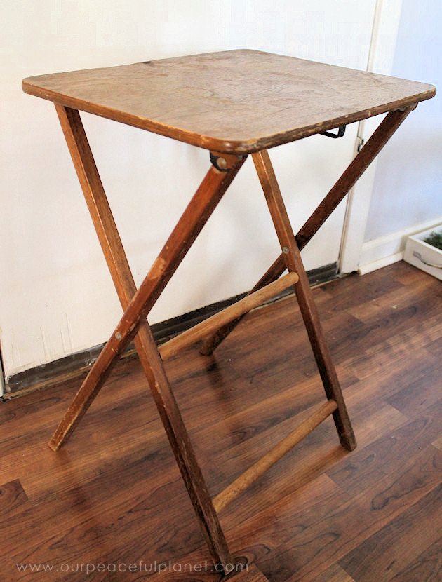 This portable desk makes the perfect homework helper & your kids will look forward to doing it! We've got three printable themes you can choose to inspire!