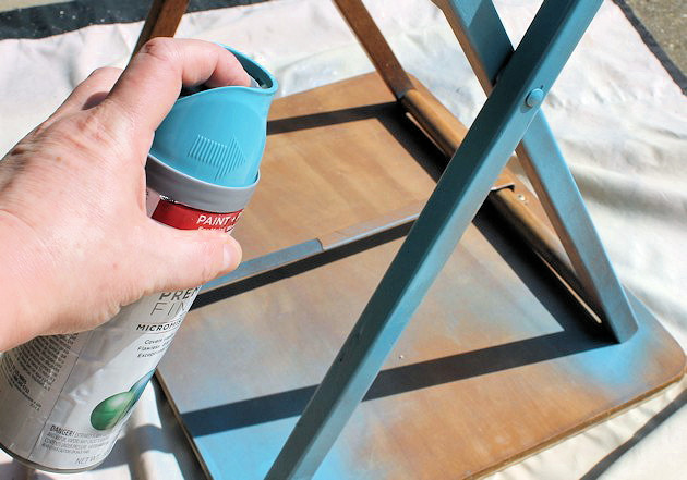This portable desk makes the perfect homework helper & your kids will look forward to doing it! We've got three printable themes you can choose to inspire!