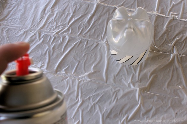 Make your outdoor pathways shine and glimmer with these elegant gold and silver path lights made from soda bottles, dowels and battery operated tea lights.