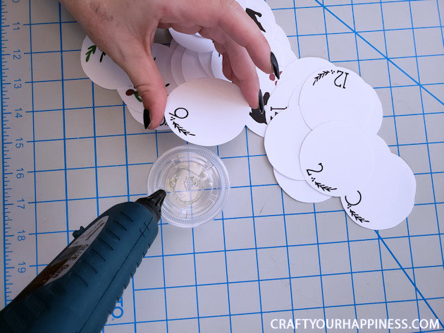 Kids shouldn't be the only ones who enjoy a holiday countdown. Check out our DIY farmhouse puppy dog advent calendar for your furry child! 