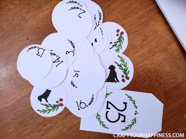 Kids shouldn't be the only ones who enjoy a holiday countdown. Check out our DIY farmhouse puppy dog advent calendar for your furry child! 