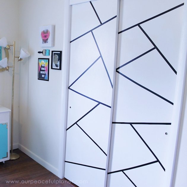 In need of a decor change that costs very little? Here are some geometric door decorations that literally cost a few dollars and take just minutes to make!