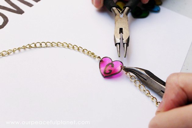 Here's a fun piece of statement jewelry you can make for very little! This chunky good vibes necklace is sure to turn heads. What a great gift too!