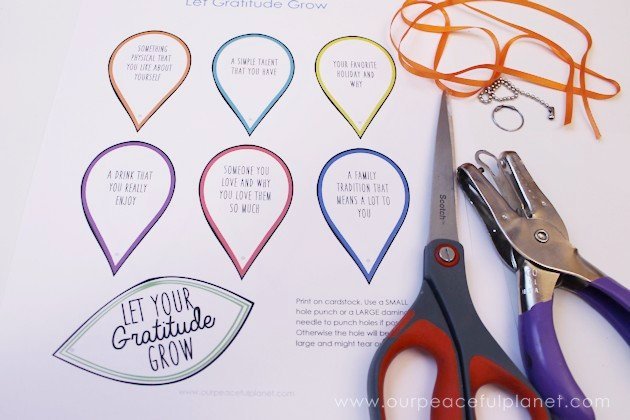Being thankful can be tricky when life gets hard. Make a gratitude token for any age to remind us how lucky we are when we need it most! Free printables.