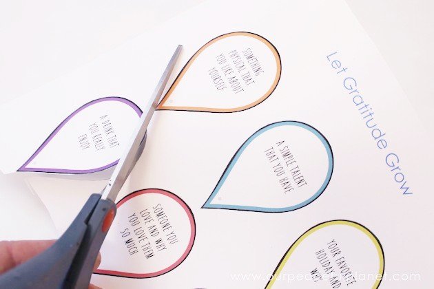 Being thankful can be tricky when life gets hard. Make a gratitude token for any age to remind us how lucky we are when we need it most! Free printables.
