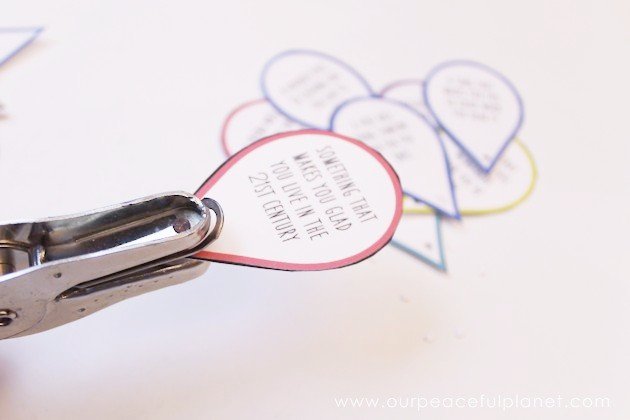 Being thankful can be tricky when life gets hard. Make a gratitude token for any age to remind us how lucky we are when we need it most! Free printables.