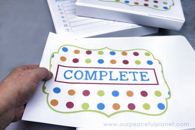Make super cheap & creative wall mounted file holders using 3 ring binders! We’ve got free printables so you can turn yours into a homework helper set!