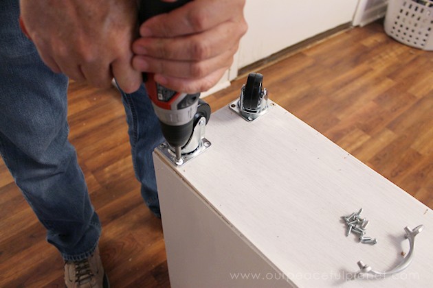 Can't find a large enough kitchen trash can to fit a space? You can make one on wheels to fit any spot! All you need are a few simple supplies and tools.