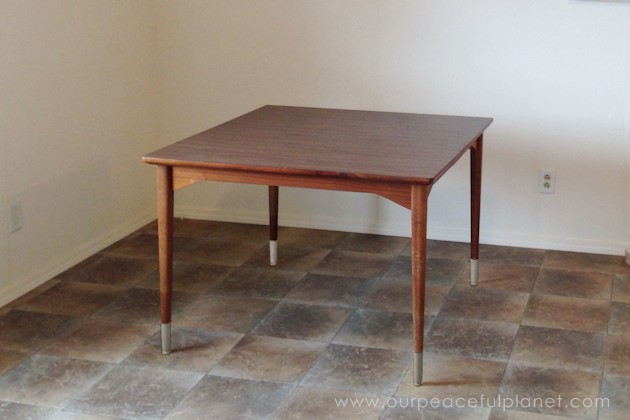 Don't throw away that old furniture! All you need is a little paint and you've got a Modern Geometric Painted Dining Table! Amazing transformation isn't it?