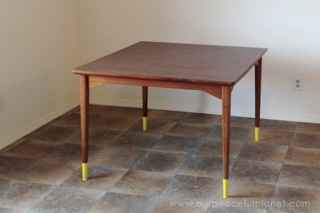 Don't throw away that old furniture! All you need is a little paint and you've got a Modern Geometric Painted Dining Table! Amazing transformation isn't it?