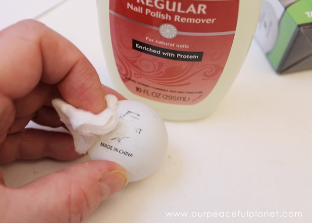 Make a creepy fun monster eye pong party game with plastic cups & ping pong balls. (Beer pong was never this awesome.) Kids & adults alike will love it!