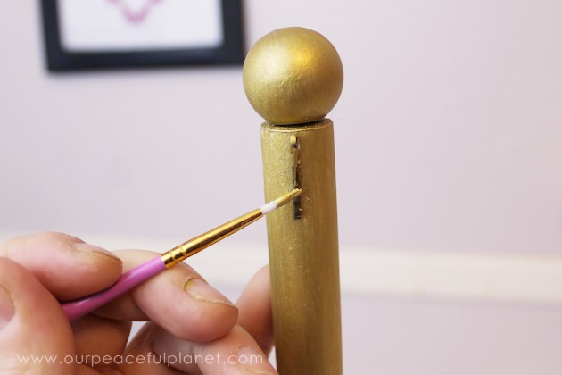 This classy display clip stand is made from a candle holder, dowel and bobby pin and it can not only display he free printable motivational quotes below but photos and more!