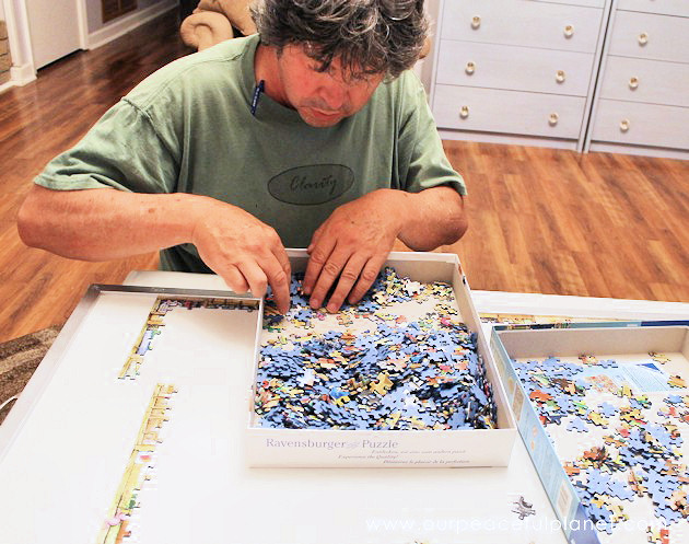 Work your jigsaw puzzles in style with this DIY work station and storage set. Fits a 1000 piece puzzle, is made from a large dry erase board and has 2 mats!