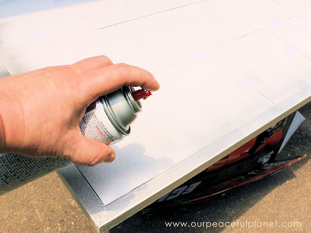 Work your jigsaw puzzles in style with this DIY work station and storage set. Fits a 1000 piece puzzle, is made from a large dry erase board and has 2 mats!