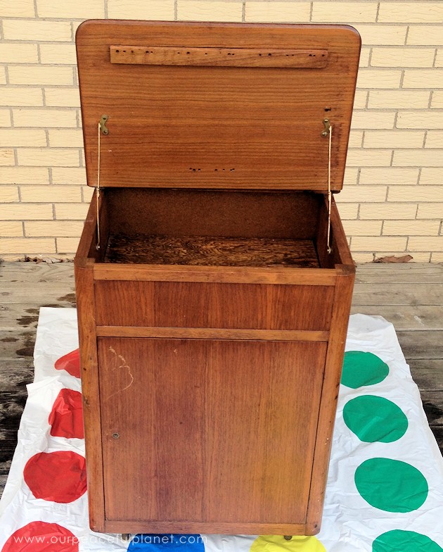 Refurbishing furniture can be as easy as giving it a new coat of paint. And when you pick bright contrasting colors you've got a gorgeous statement piece!