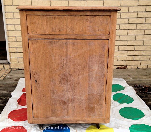 Refurbishing furniture can be as easy as giving it a new coat of paint. And when you pick bright contrasting colors you've got a gorgeous statement piece!