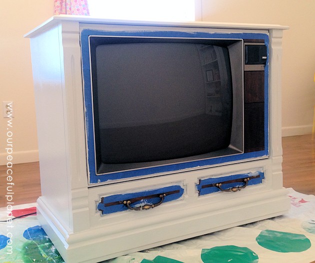 We'll show you how we took an old working console TV and turned it into a piece of art with nothing more than some paint! It made a perfect gaming TV!