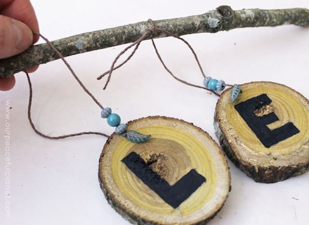 Get verbal on your walls with unique wood slice diy room decor. This wall art costs virtually nothing and is so simple to make. Use it for names, words etc.