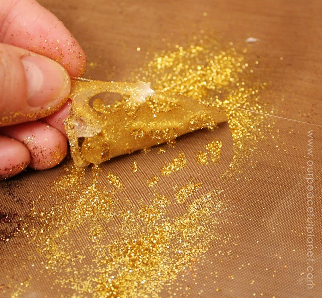 Make these beautiful DIY fall decorations with a glue gun and some glitter! Use the leaves in table settings, wall hangings or any other fall decor item.