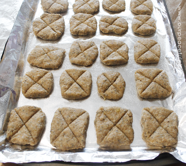 A simple and healthy Lembas bread recipe from Tolkien's Lord of the Rings. Comes with a free Mallorn leaf pattern to wrap your bread it. A tasty Elven food!