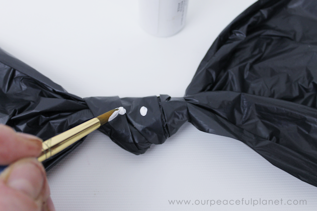 Need quick, low cost awesome looking Halloween decorations? Go to your cupboard, grab some black plastic trash bags & make a large creepy bat in 5 minutes!